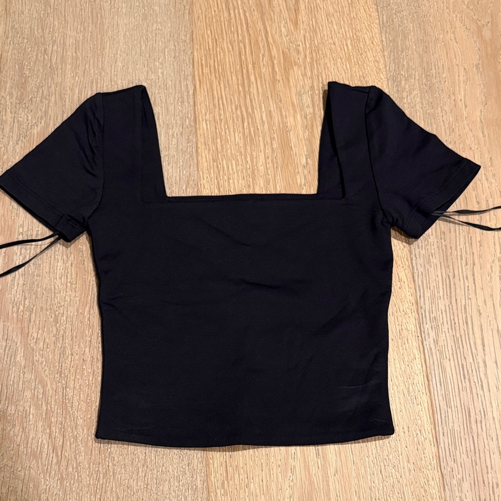 Babaton Aritzia Black Square Neck Crop Top